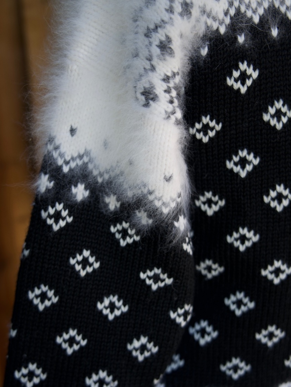 Vintage Wool/Angora Blend Hand Knit Fair Isle Black/White Ski Sweater Woman's S - Picture 7 of 17